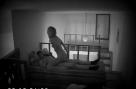 Грузин трахает свою подругу в спальне и не знает, что их снимает скрытая камера