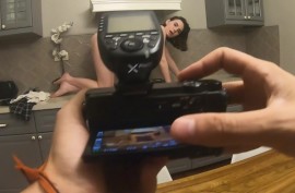 Фотографирует голую сучку