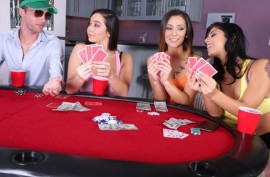 Покер и три телочки, везучий самец отлично трахается с тремя красивыми бабами