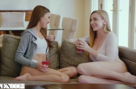 VIXEN - Райли Рид и Кендра Сандерлэнд занимаются горячим лесбийским сексом
