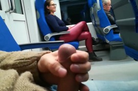 Незнакомка клюнула на мой член в поезде