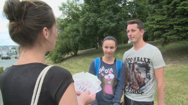 Две страстные парочки решили заняться жарким сексом в парке и получили кайф
